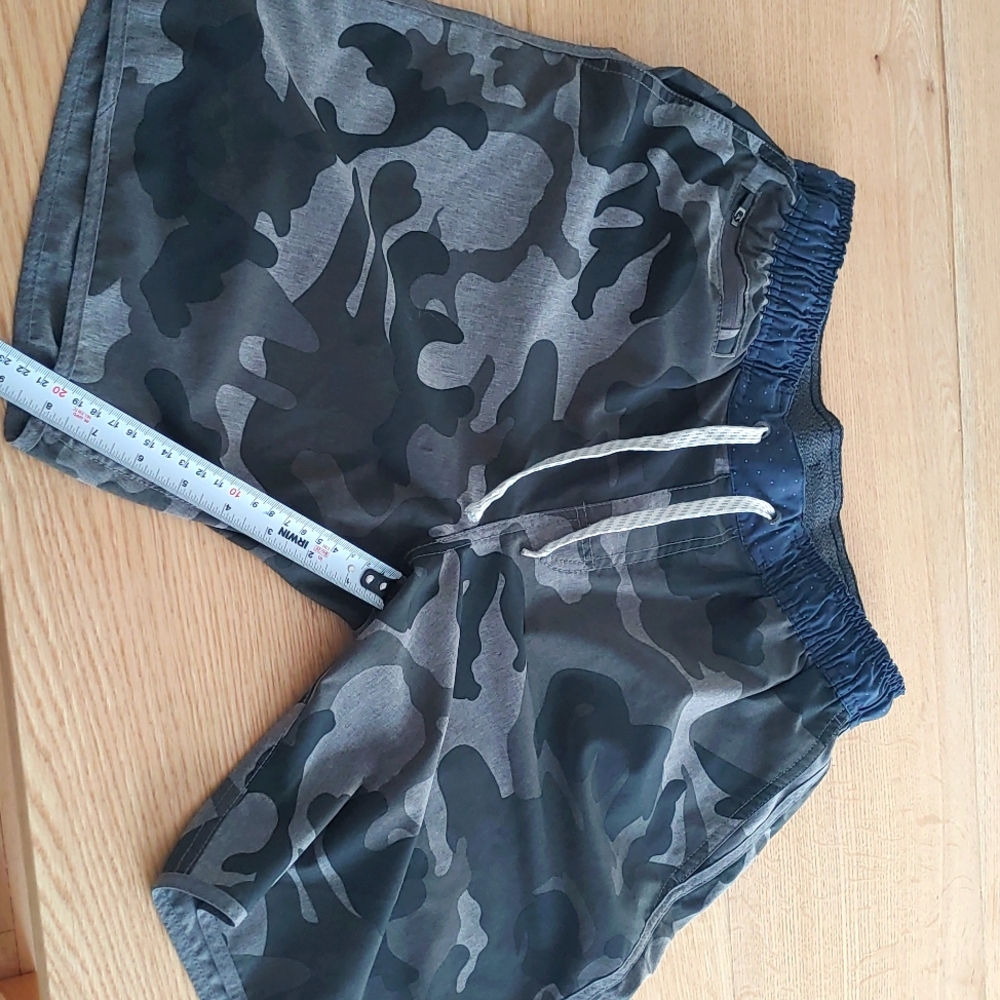 Vuori Medium mens Athletic dri-fit camo shorts